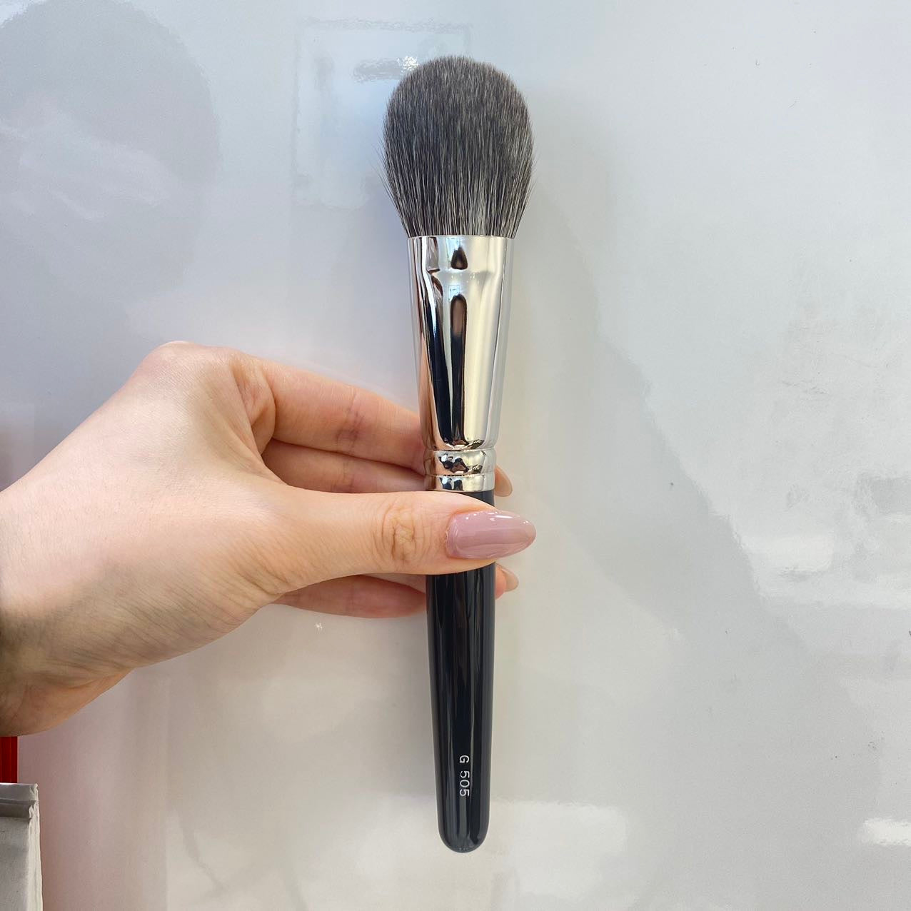 HAKUHODO G505 cheek brush flat round gray squirrel mix goat