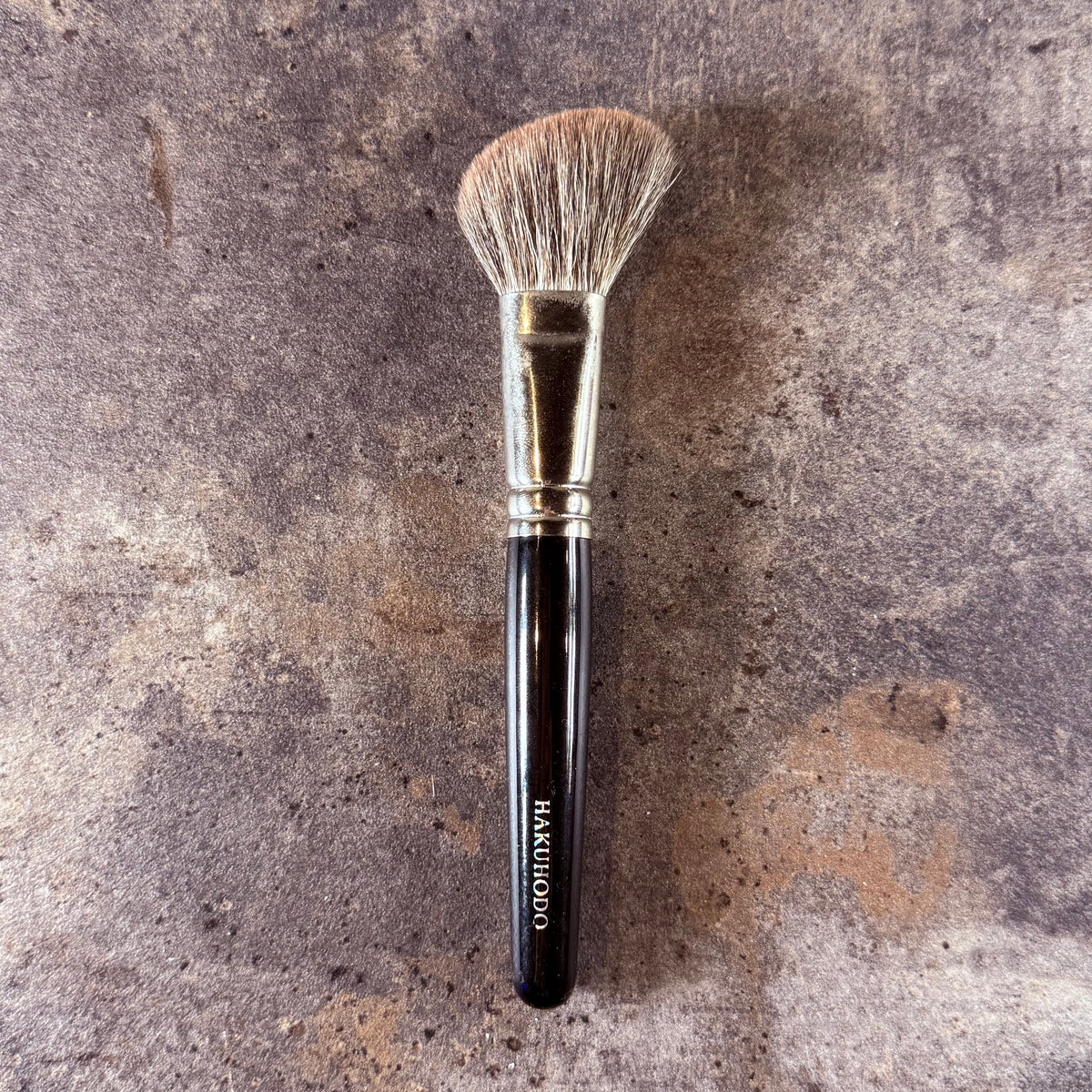 HAKUHODO G512 highlight contour brush angle gray squirrel mix goat