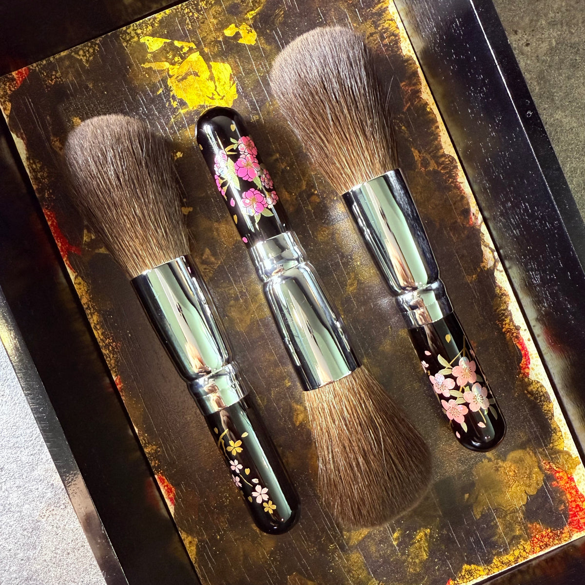 EIHODO RE20-1 power cheek brush round gray squirrel makie design