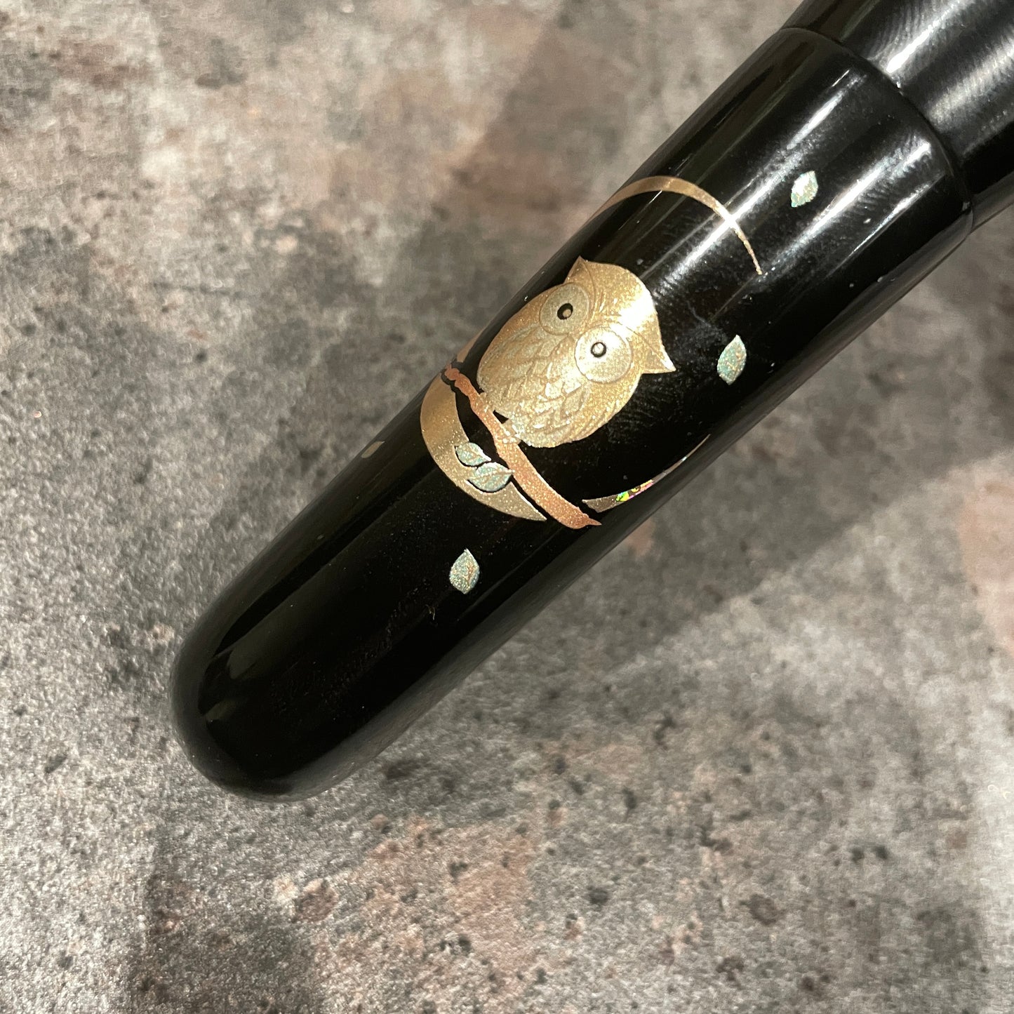 Chikuhodoxbobo face powder brush,jumbo round,gray squirrel mix saikoho,Makie handle owl