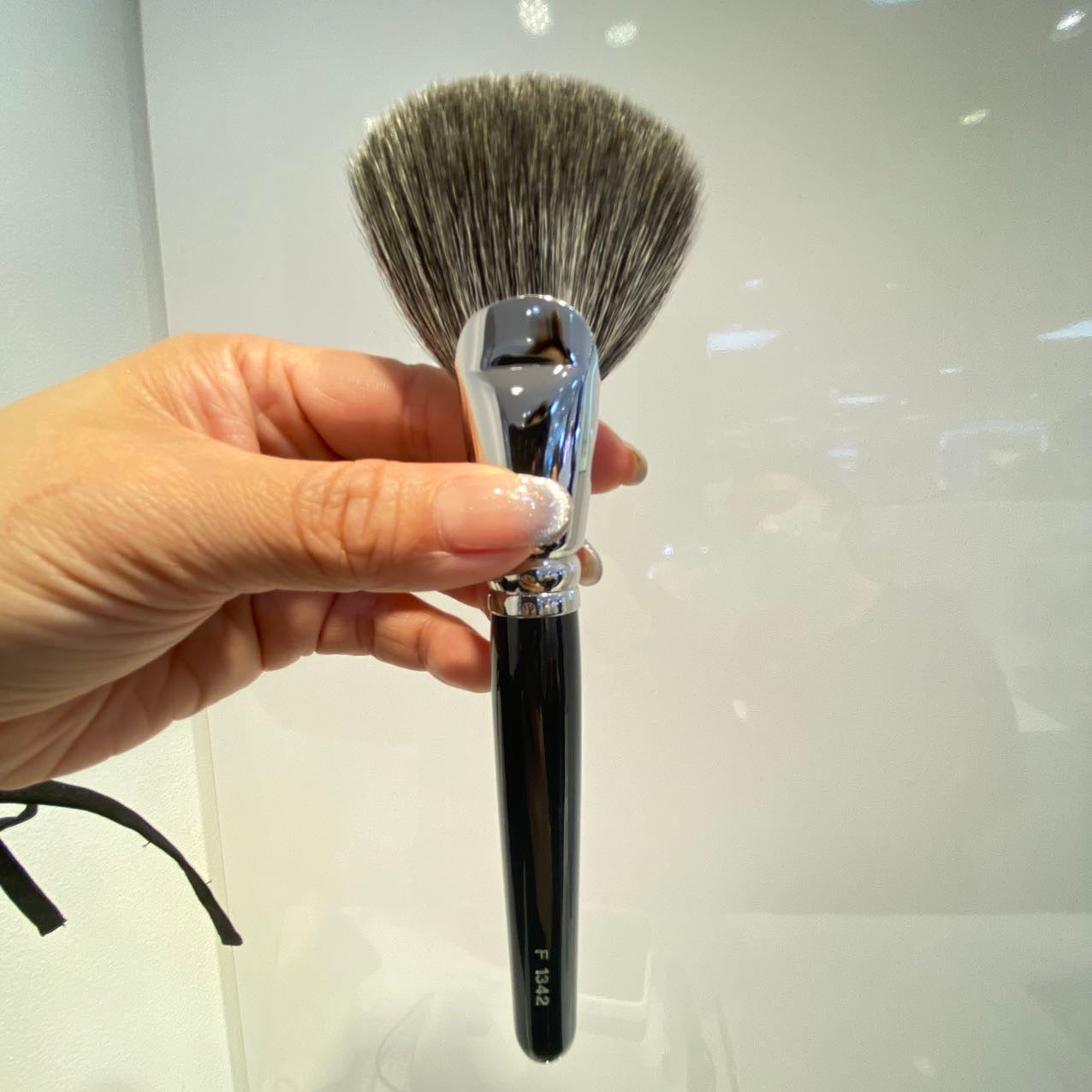 HAKUHODO F1342 face brush gray squirrel mix goat
