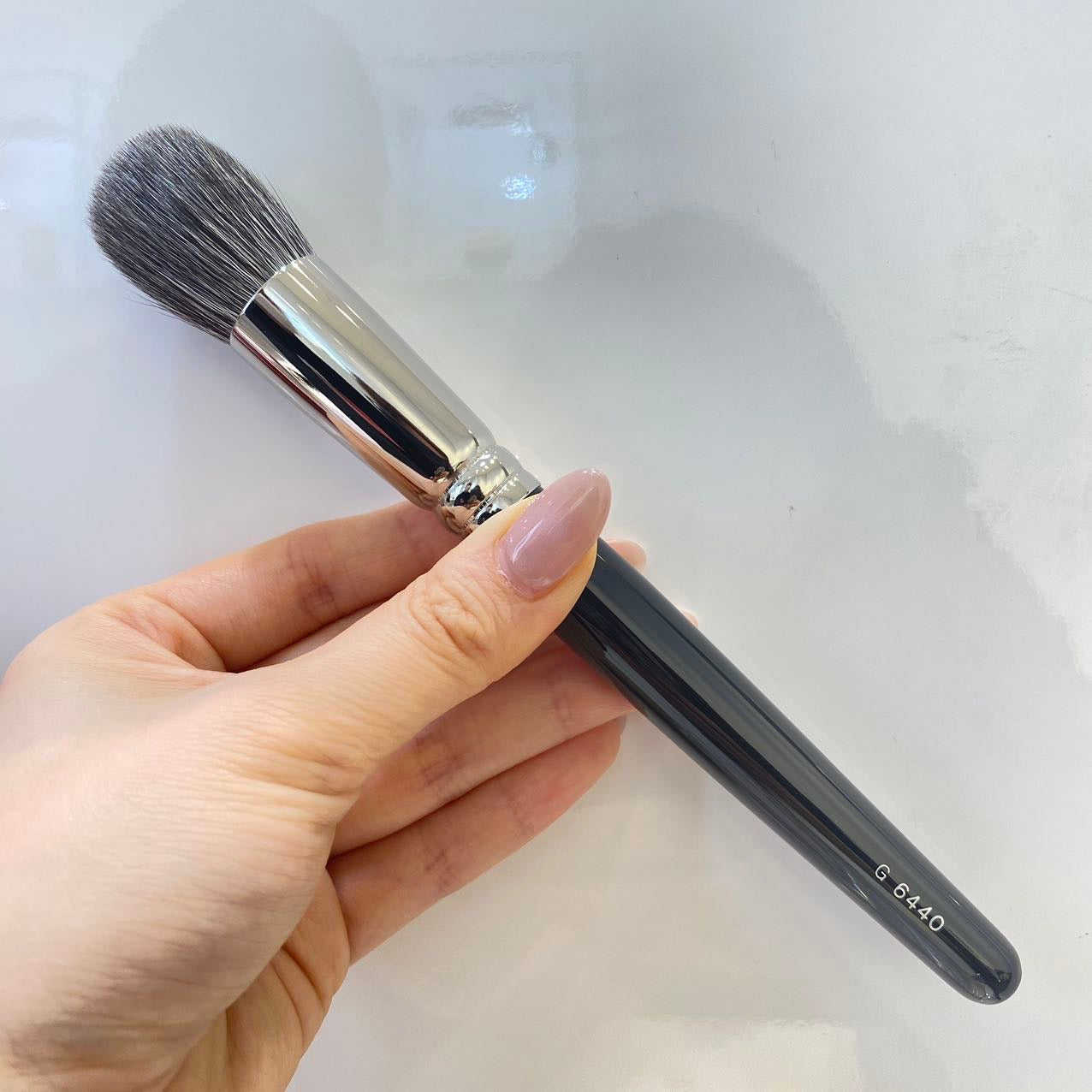 HAKUHODO G6440 cheek brush round gray squirrel mix goat