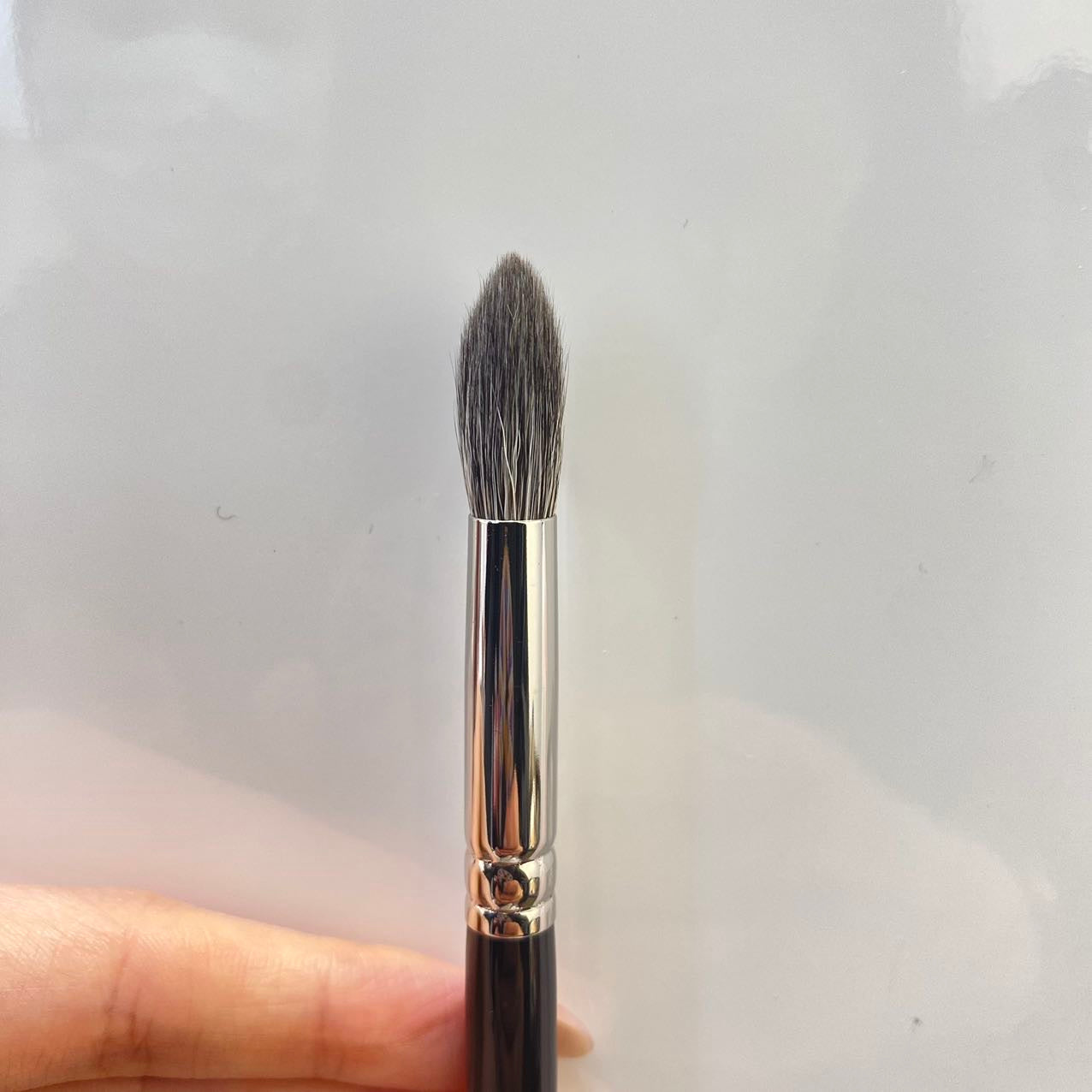 HAKUHODO G5522 eyeshadow brush blending round gray squirrel mix goat