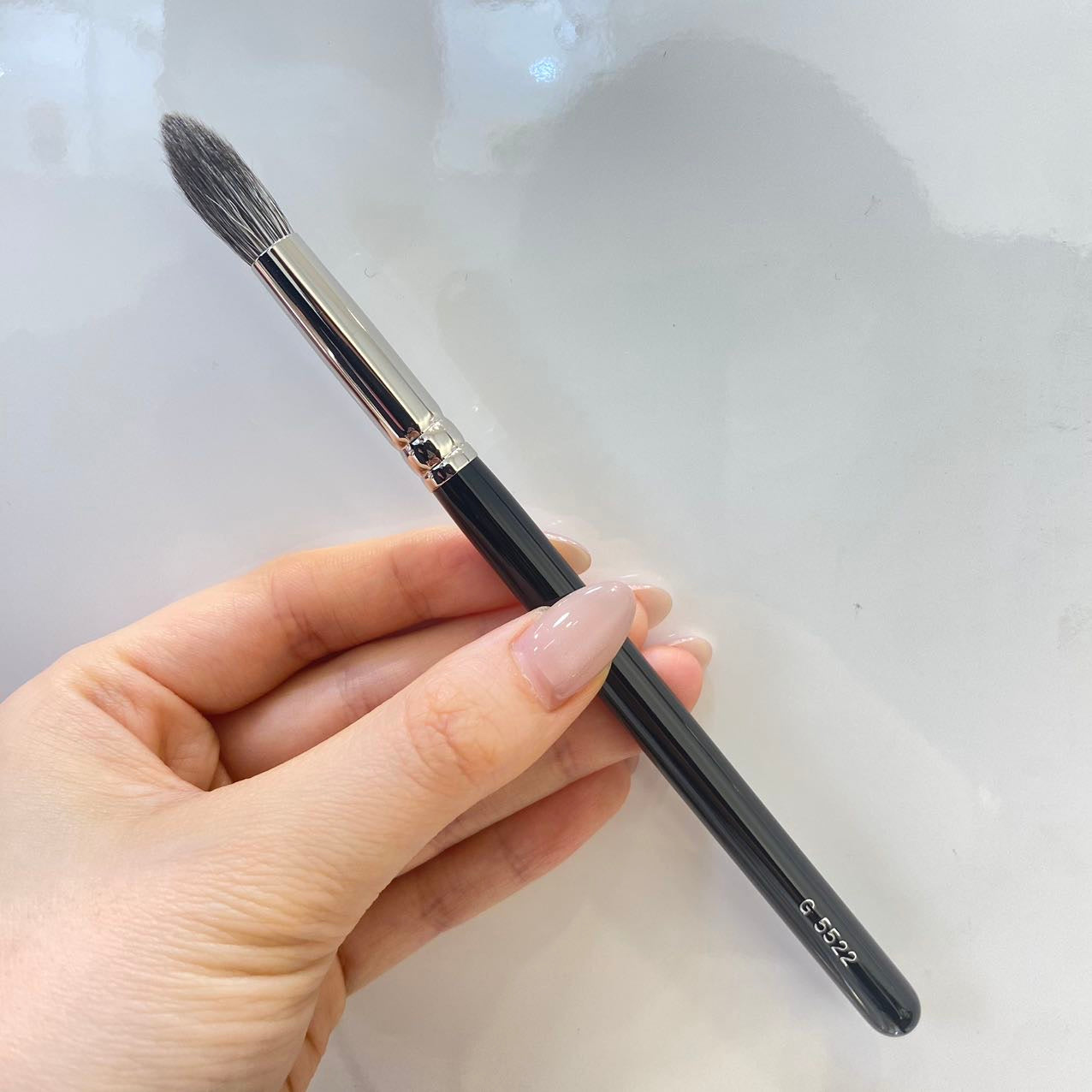 HAKUHODO G5522 eyeshadow brush blending round gray squirrel mix goat