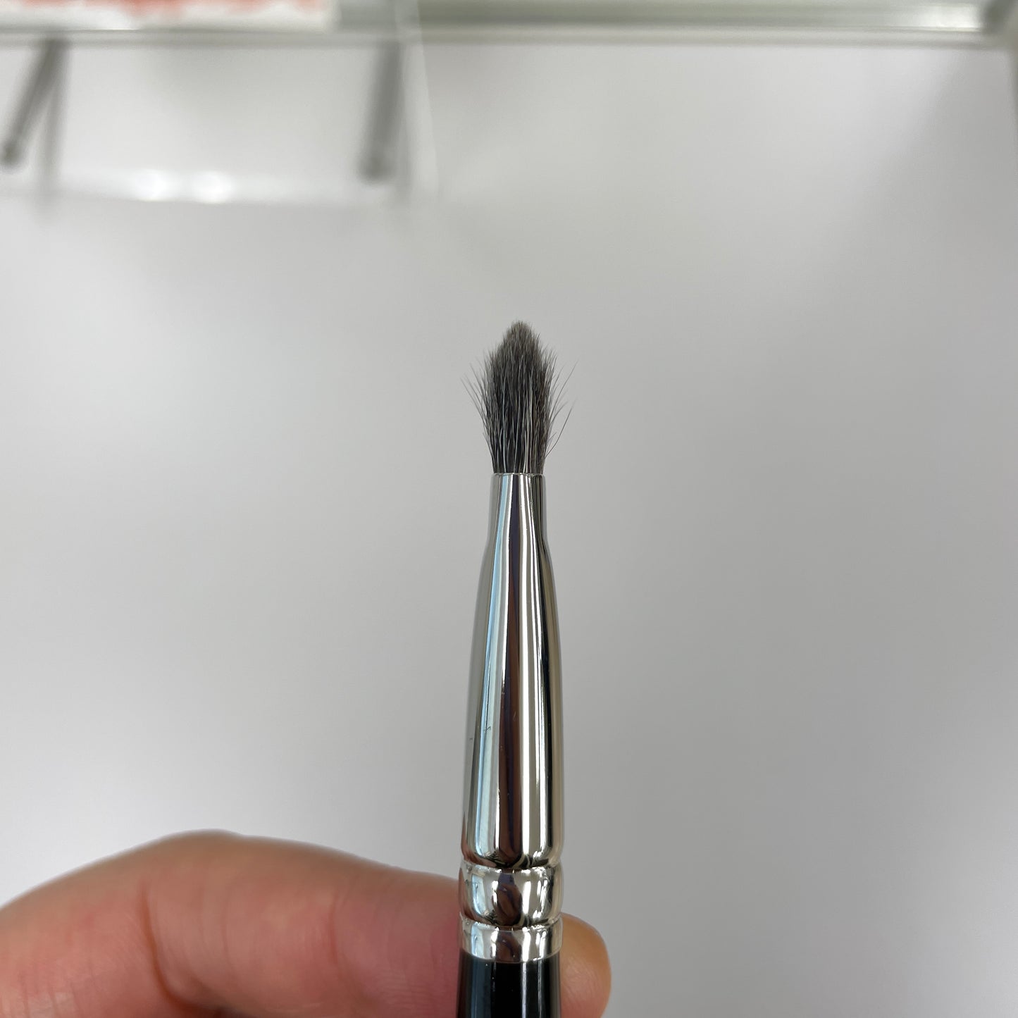 HAKUHODO G004A eyeshadow brush round flat gray squirrel mix goat