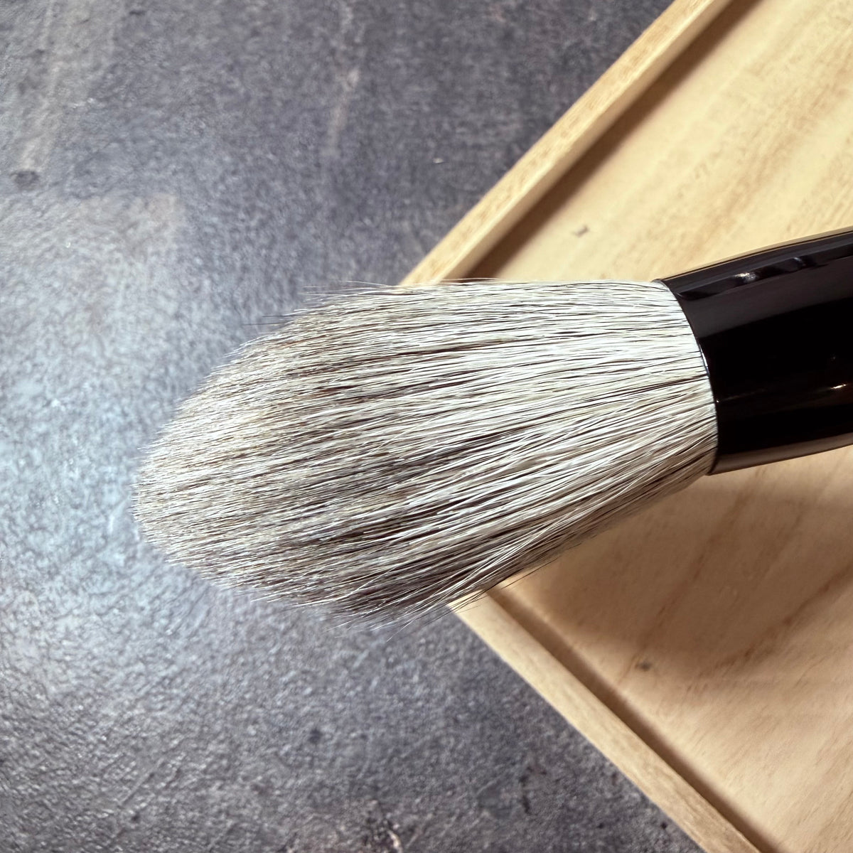 CHIKUHODOxBoBo make up brush Mango brush powder bronzer silver fox mix saikoho makie handle Owl Family Portrait