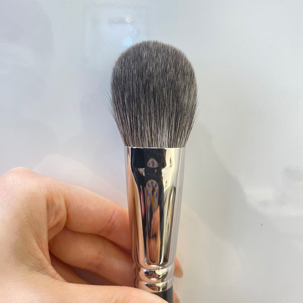 HAKUHODO G505 cheek brush flat round gray squirrel mix goat