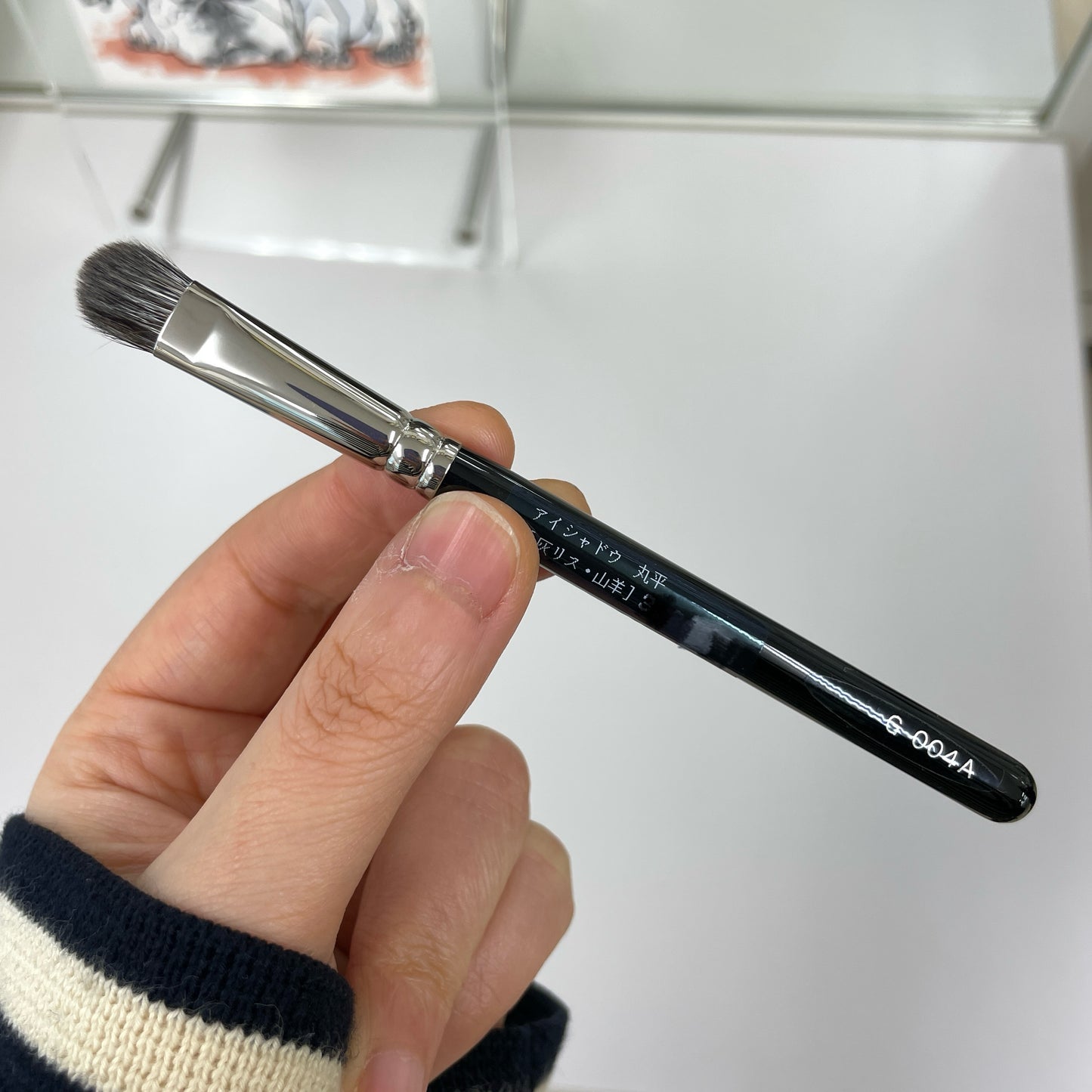 HAKUHODO G004A eyeshadow brush round flat gray squirrel mix goat