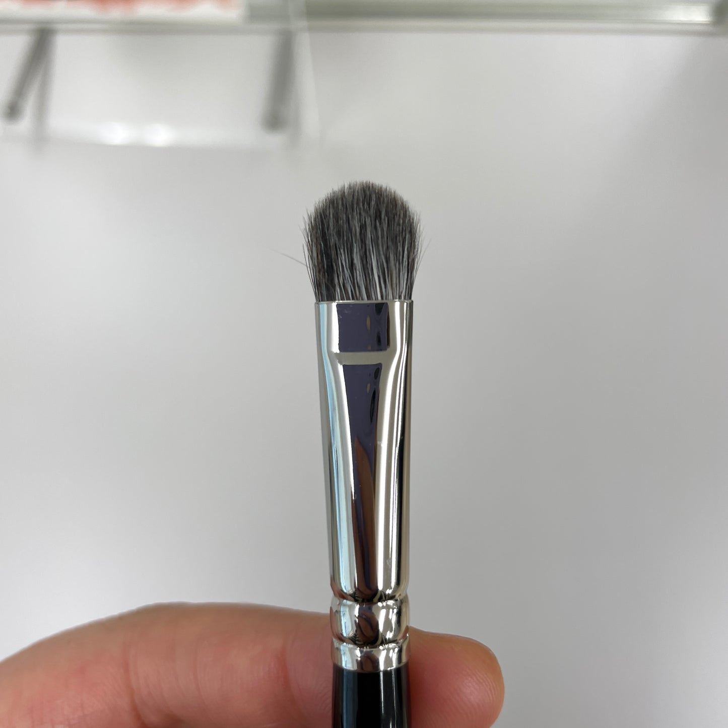 HAKUHODO G004A eyeshadow brush round flat gray squirrel mix goat