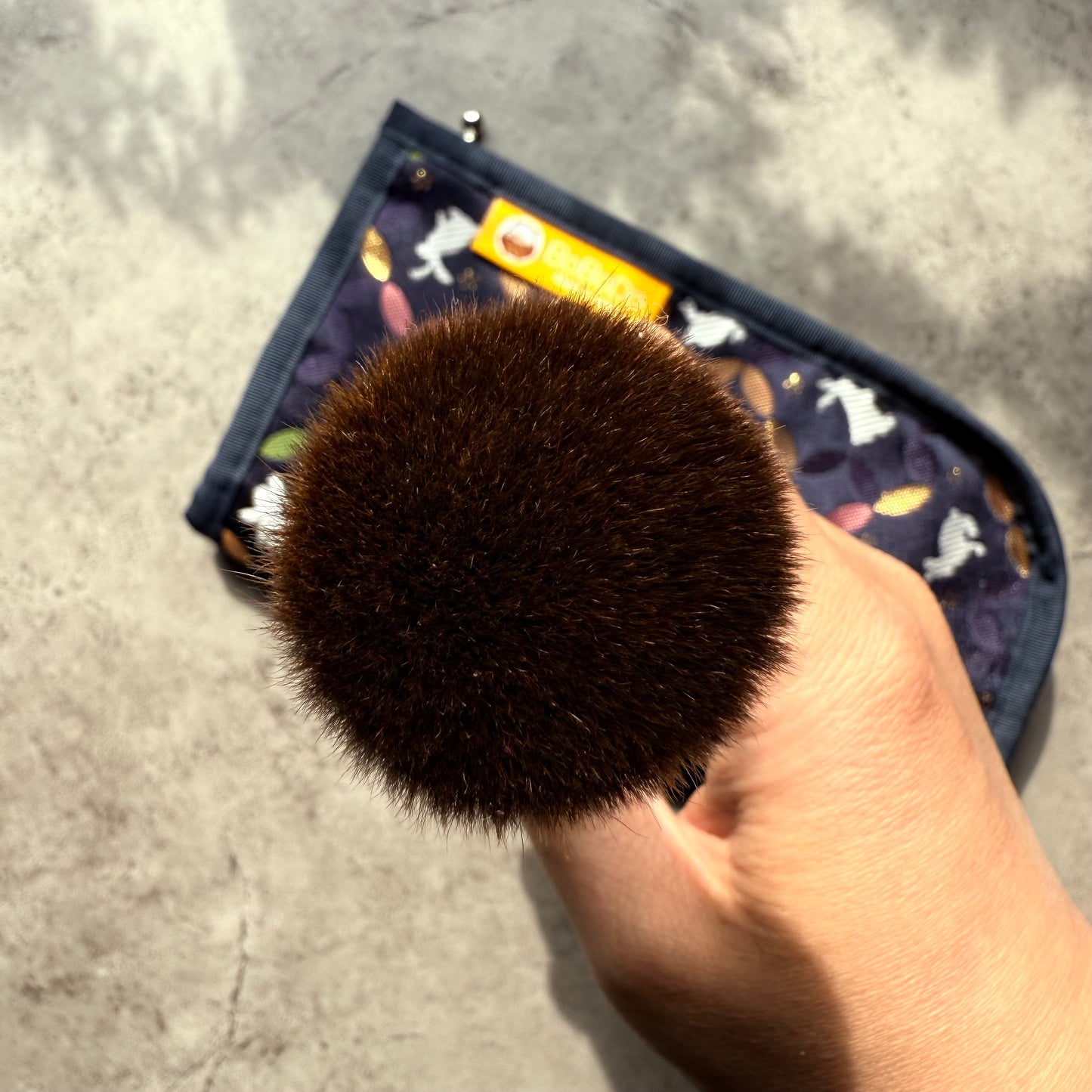 BISYODO bobo collaboration face brush angle kolinsky mix silver fox with pouch