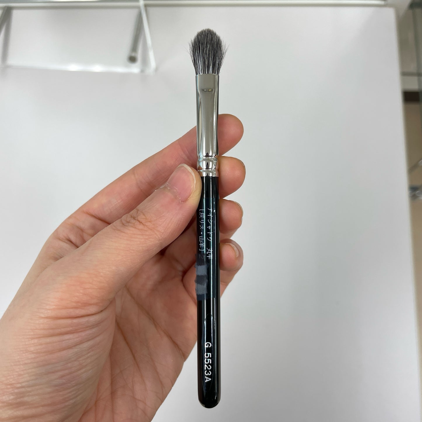 HAKUHODO G5523A eyeshadow brush round flat gray squirrel mix goat
