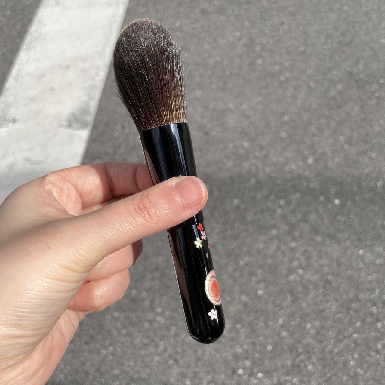 EIHODO Gray squirrel POWDER BRUSH, MAKIE handle,MAIKO