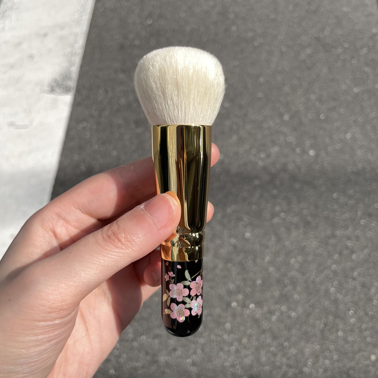 EIHODO WPPC-1 PUFF BRUSH Pale Cherry Blossom MAKIE design