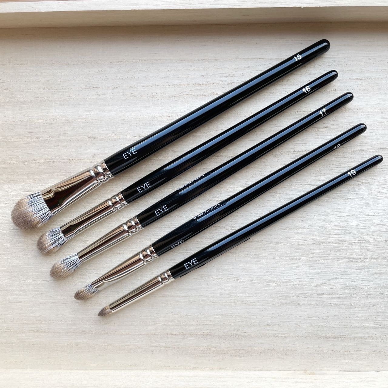 Number Eight EYE 15 eyeshadow bruhs L size Flat Squirrel mix Saikoho