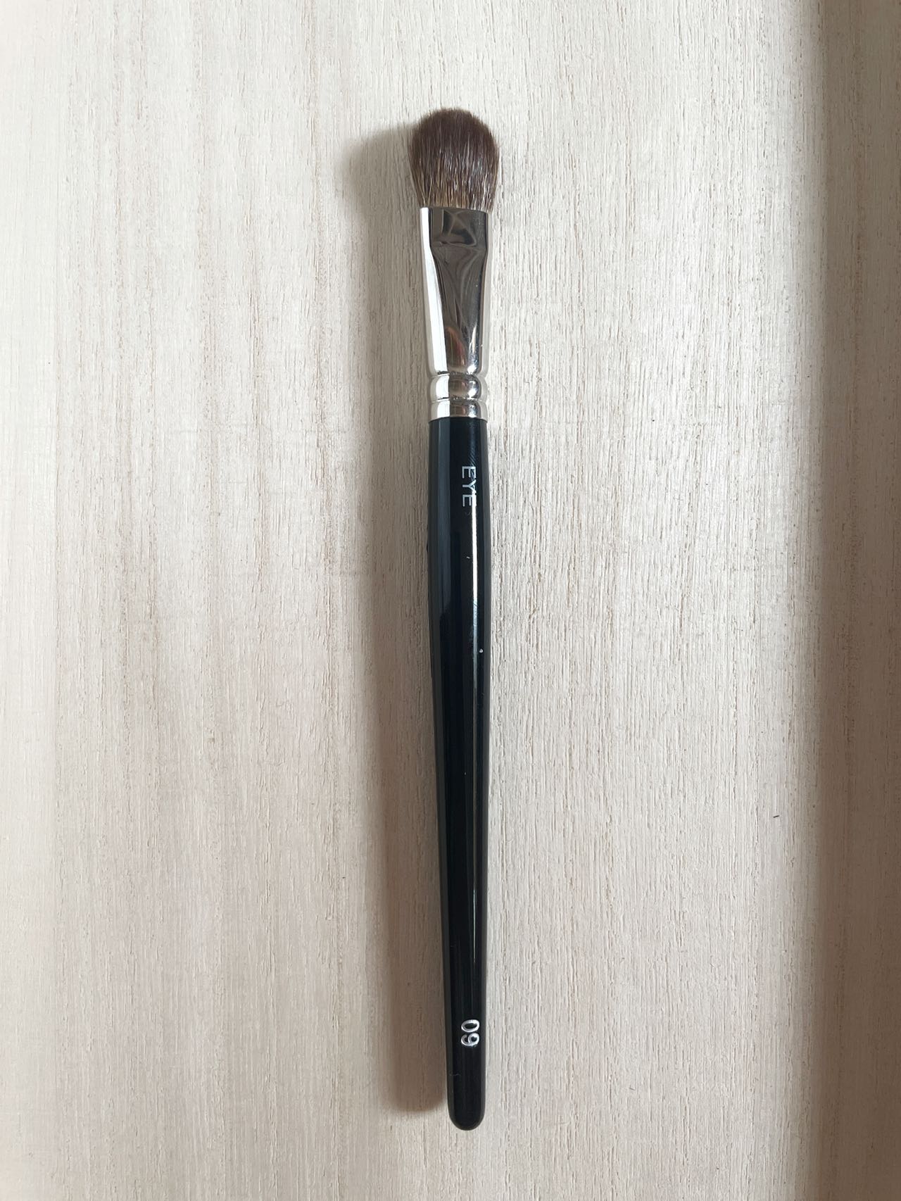 Number Eight Eye 09eyeshadow brush L flat round Dyed Saikoho