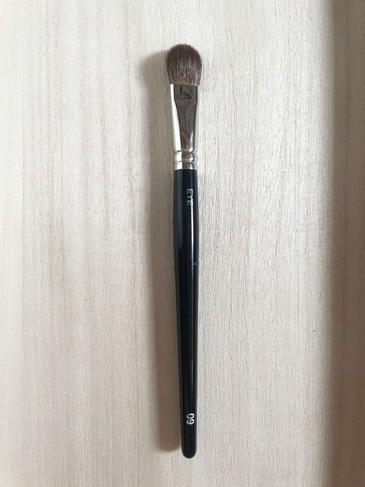 Number Eight Eye 09eyeshadow brush L flat round Dyed Saikoho