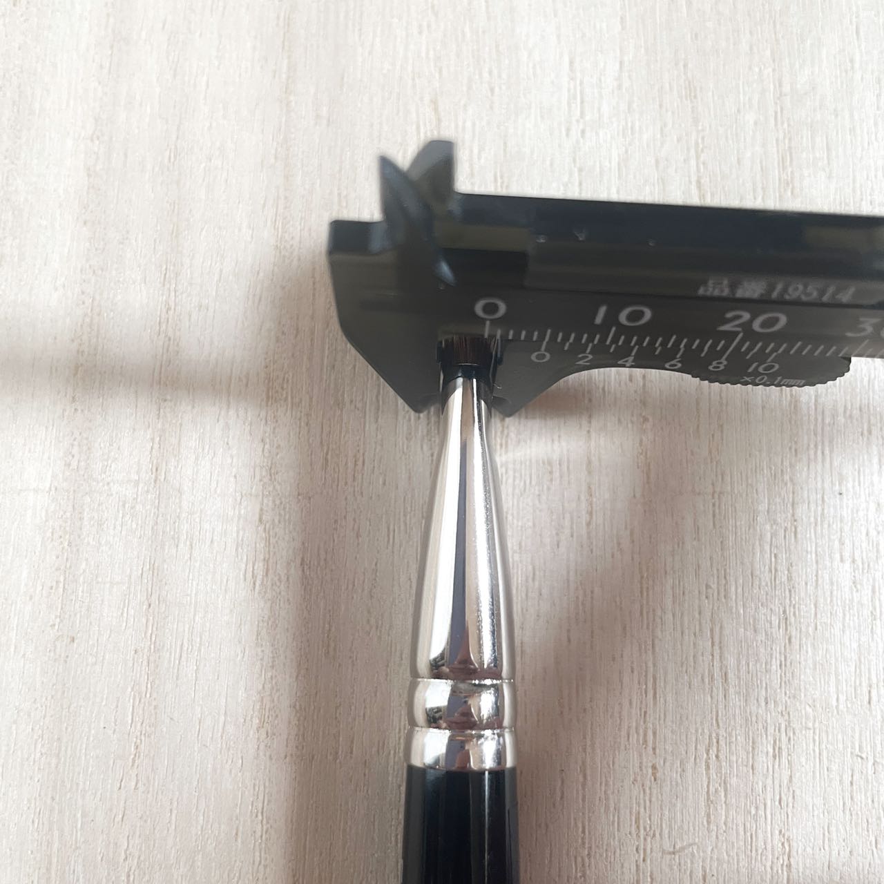 Number Eight Eye 09eyeshadow brush L flat round Dyed Saikoho