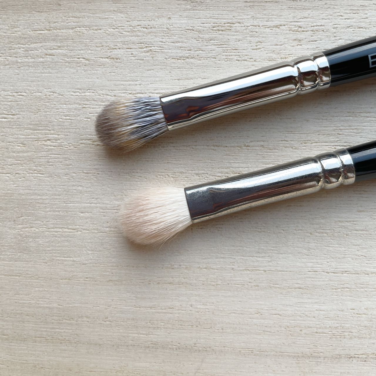 Number Eight EYE 16 eyeshadow bruhs M size,Blend,Flat-round,Squirrel mix Saikoho