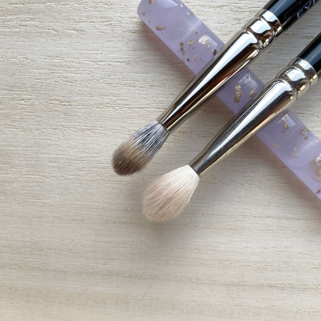 Number Eight EYE 16 eyeshadow bruhs M size,Blend,Flat-round,Squirrel mix Saikoho