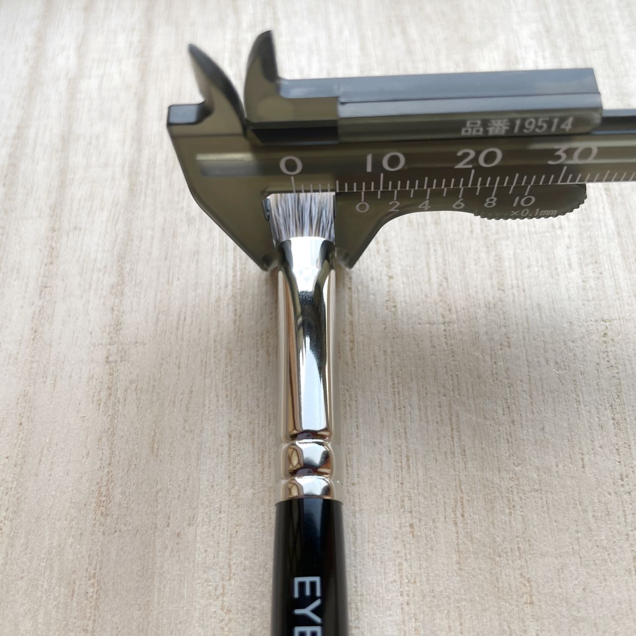 Number Eight EYE 16 eyeshadow bruhs M size,Blend,Flat-round,Squirrel mix Saikoho