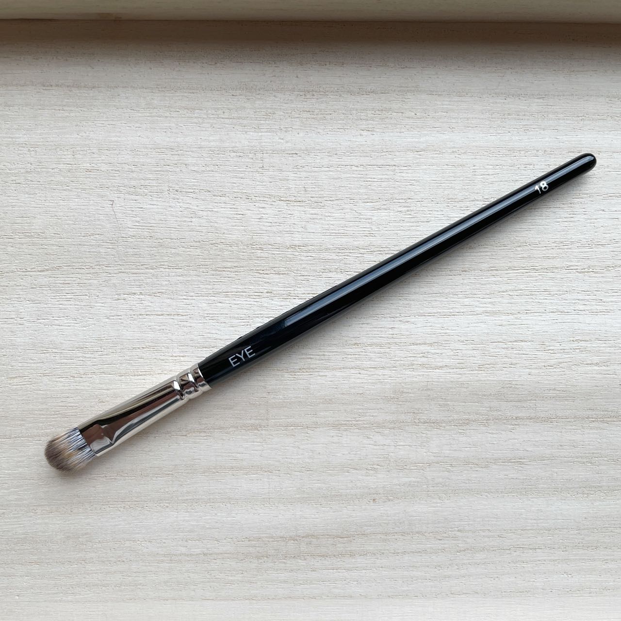 Number Eight EYE 18 eyeshadow brush,S size,Flat,Squirrel mix Saikoho