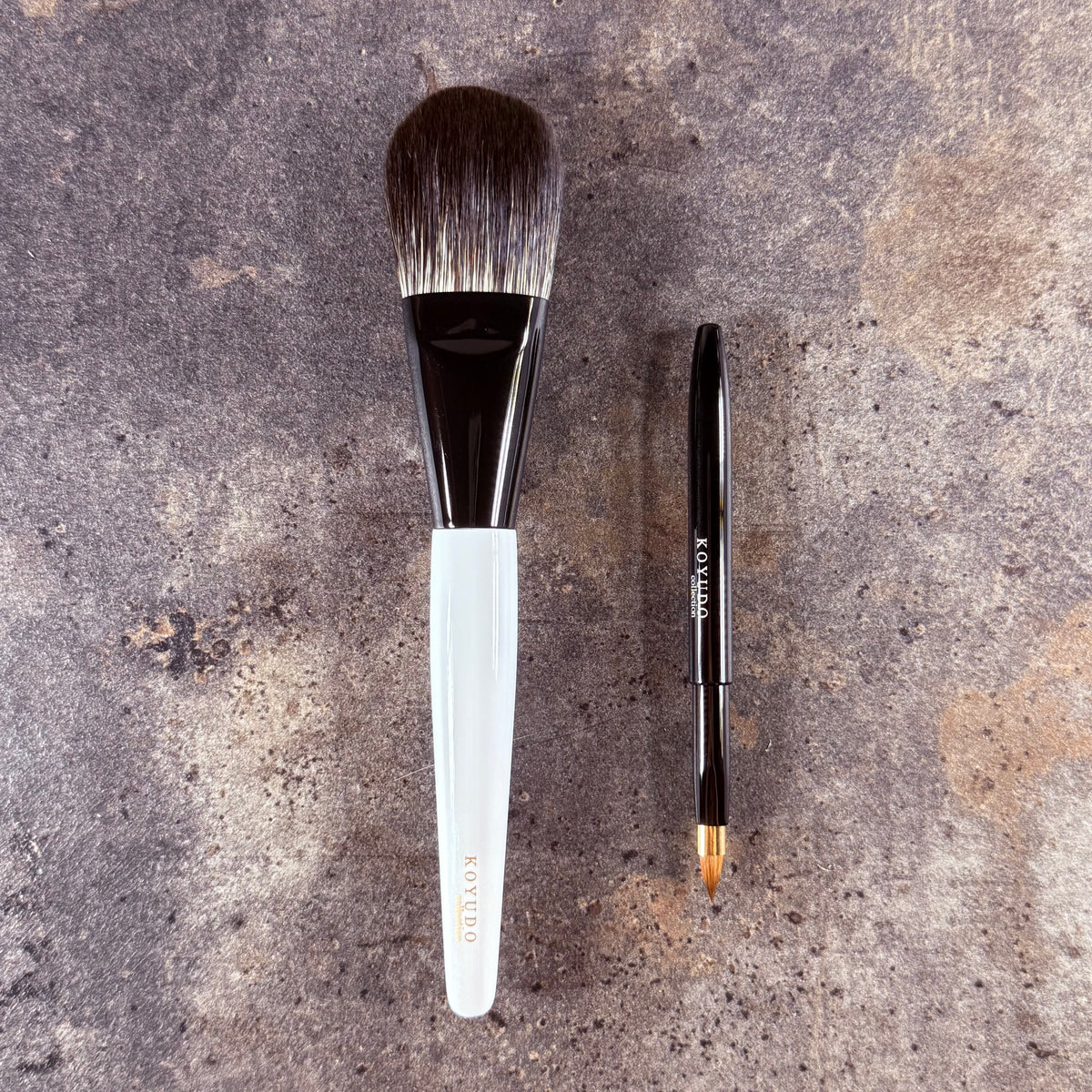 KOYUDO Outlet Black Fox Face Brush S with Complimentary Weasel Hair Lip Brush
