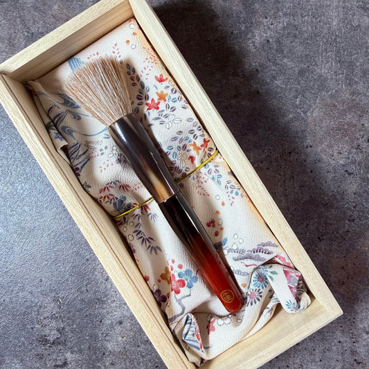 Bunshindo Artisan Handmade Makeup Brush with Black-Red Lacquer Handle, Vintage Kolinsky Mix Saikoho Hair