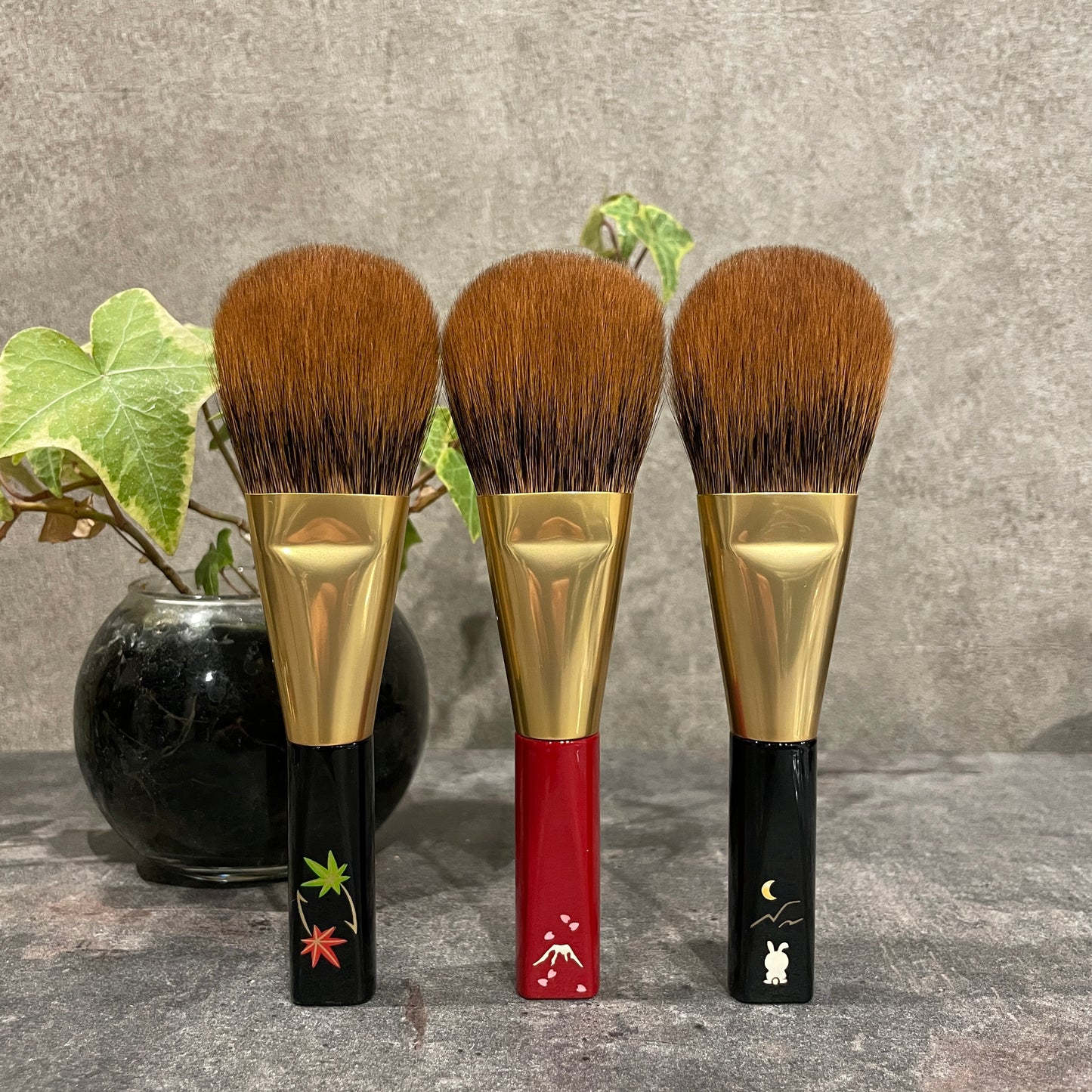 KOYUDO RCS face powder brush S,Red Canadian squirrel,raden lotus handle/Makie handle