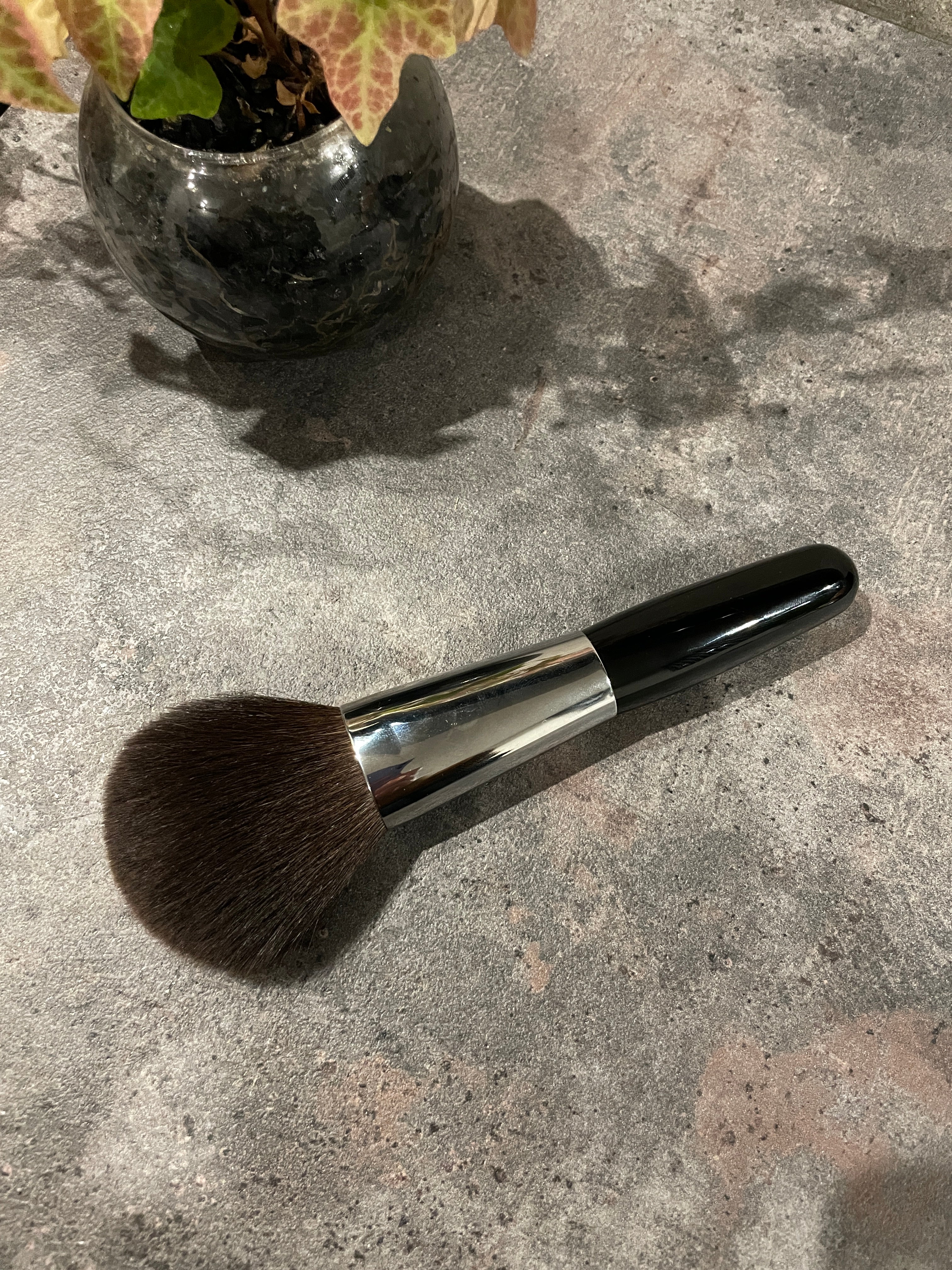 Eihodo top Angled Powder Brush-Grey Squirrel/Sokoho