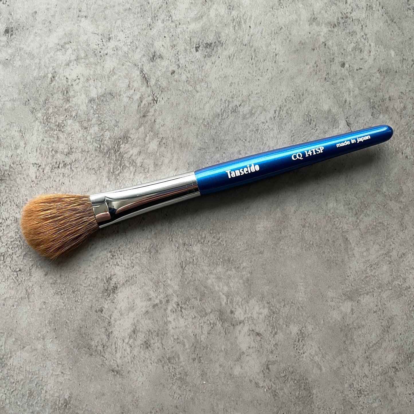 Tanseido Cheek/highlight Brush CQ14TSP,medium handle,flat round,tree squirrel