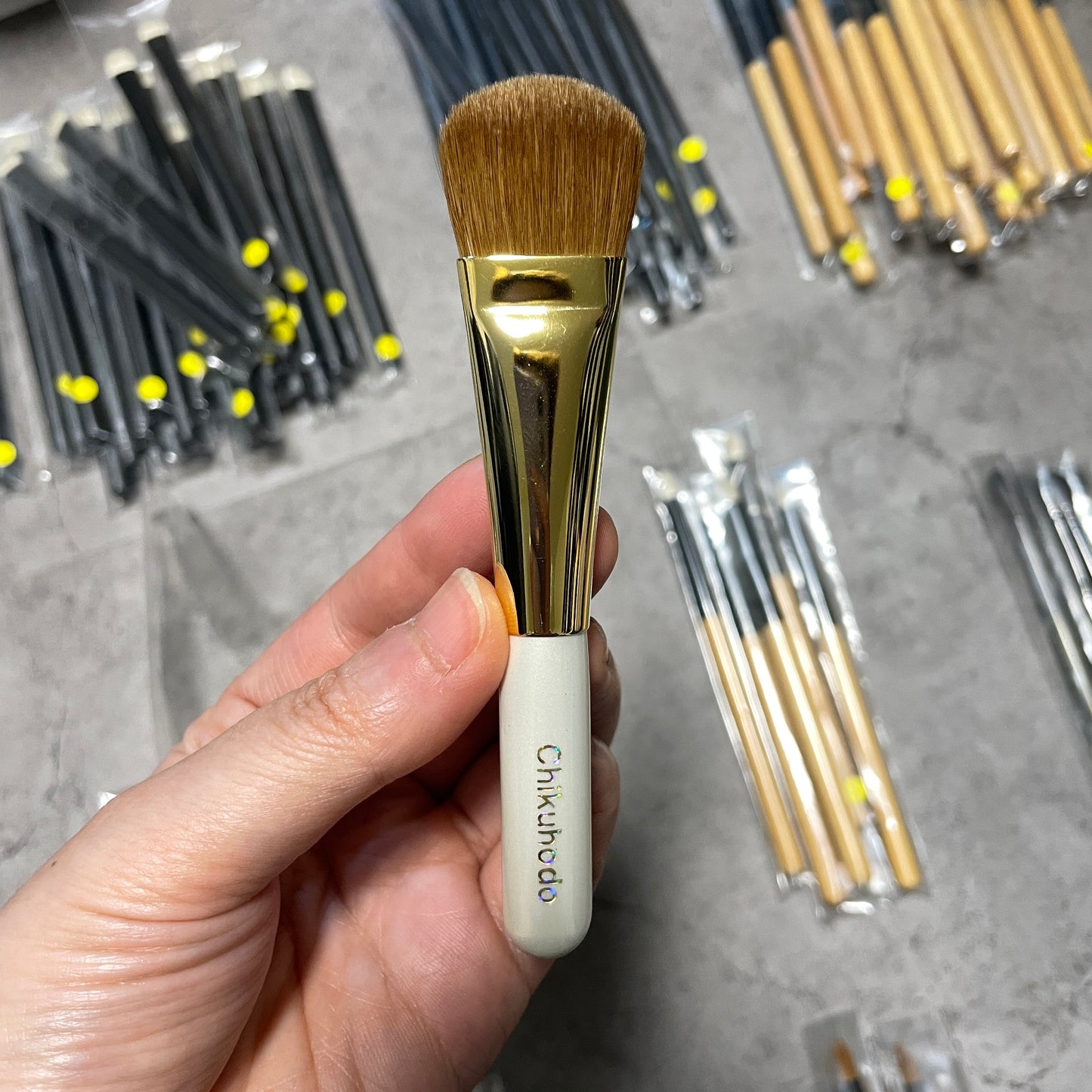 CHIKUHODO outlet foundation brush weasel