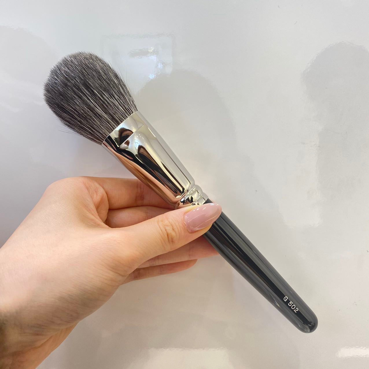 HAKUHODO G502 cheek brush powder cheek flat round gray squirrel mix goat