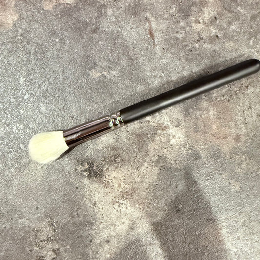 Number Eight outlet brush mini cheek brush goat