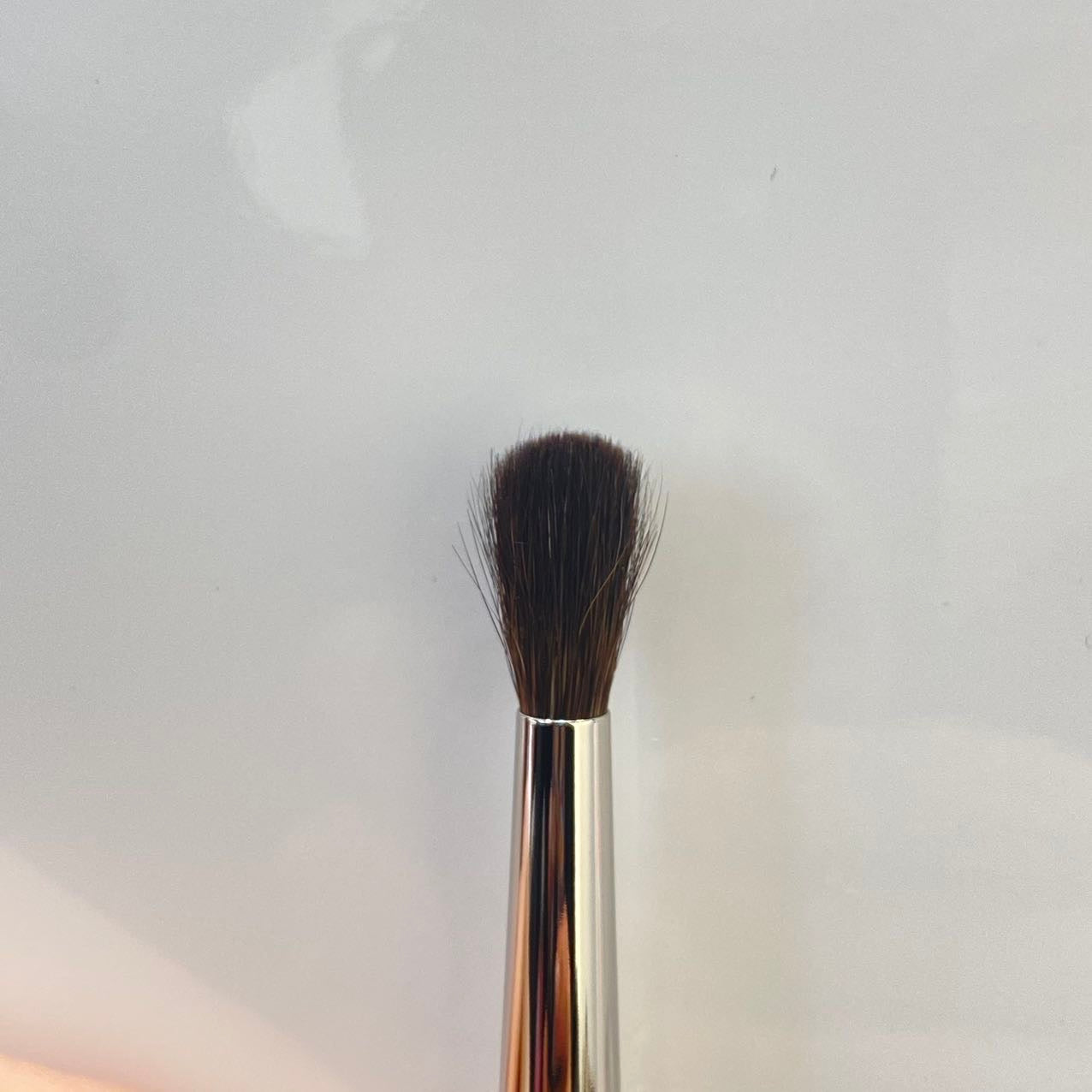 HAKUHODO G5533N eyeshadow blending brush round gray squirrel mix synthetic