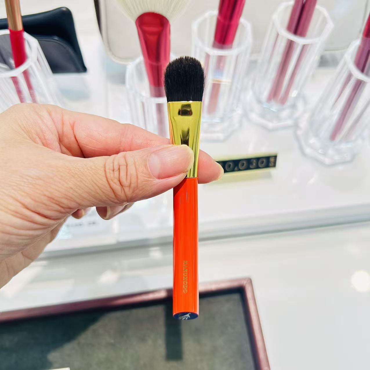 HAKUHODO eyeshadow brush No.1 S series PORTABLE gray squirrel