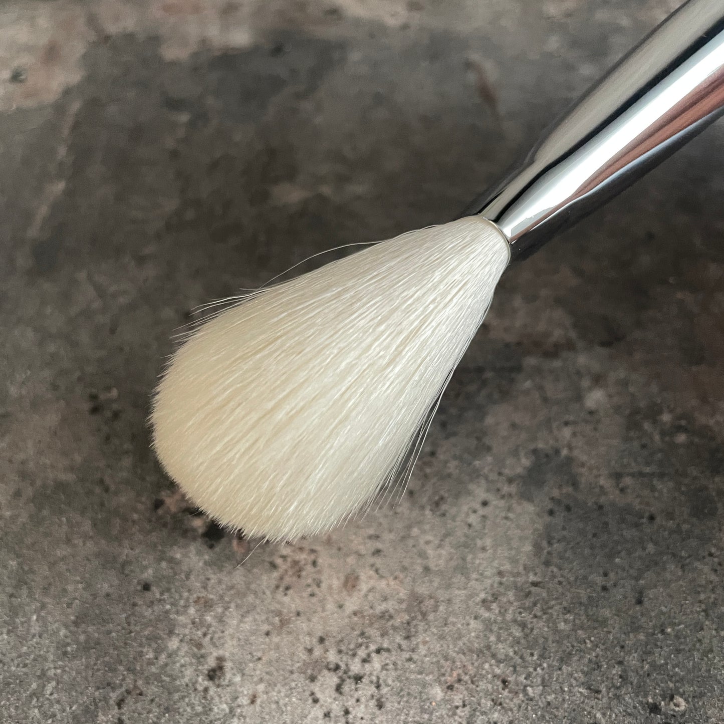 Tanseido make up brush EQ33 powder brush flat round vintage saikoho goat hair