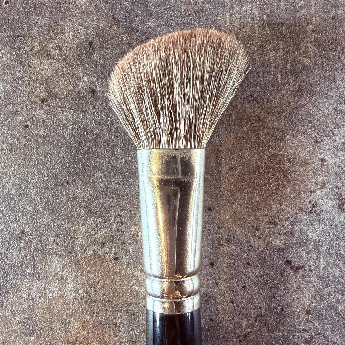 HAKUHODO G512 highlight contour brush angle gray squirrel mix goat