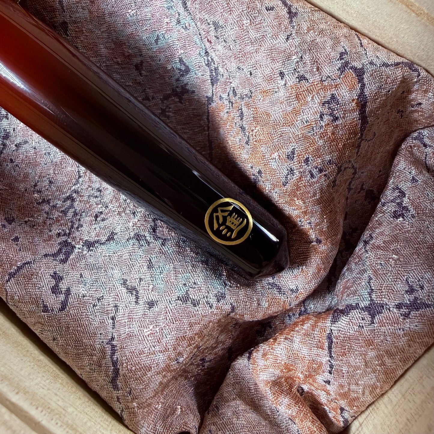 Bunshindo Artisan Handmade Makeup Brush with Red-Black Lacquer Handle, Vintage Kolinsky Mix Saikoho Hair