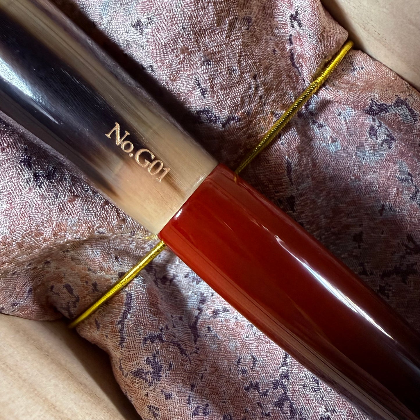 Bunshindo Artisan Handmade Makeup Brush with Red-Black Lacquer Handle, Vintage Kolinsky Mix Saikoho Hair