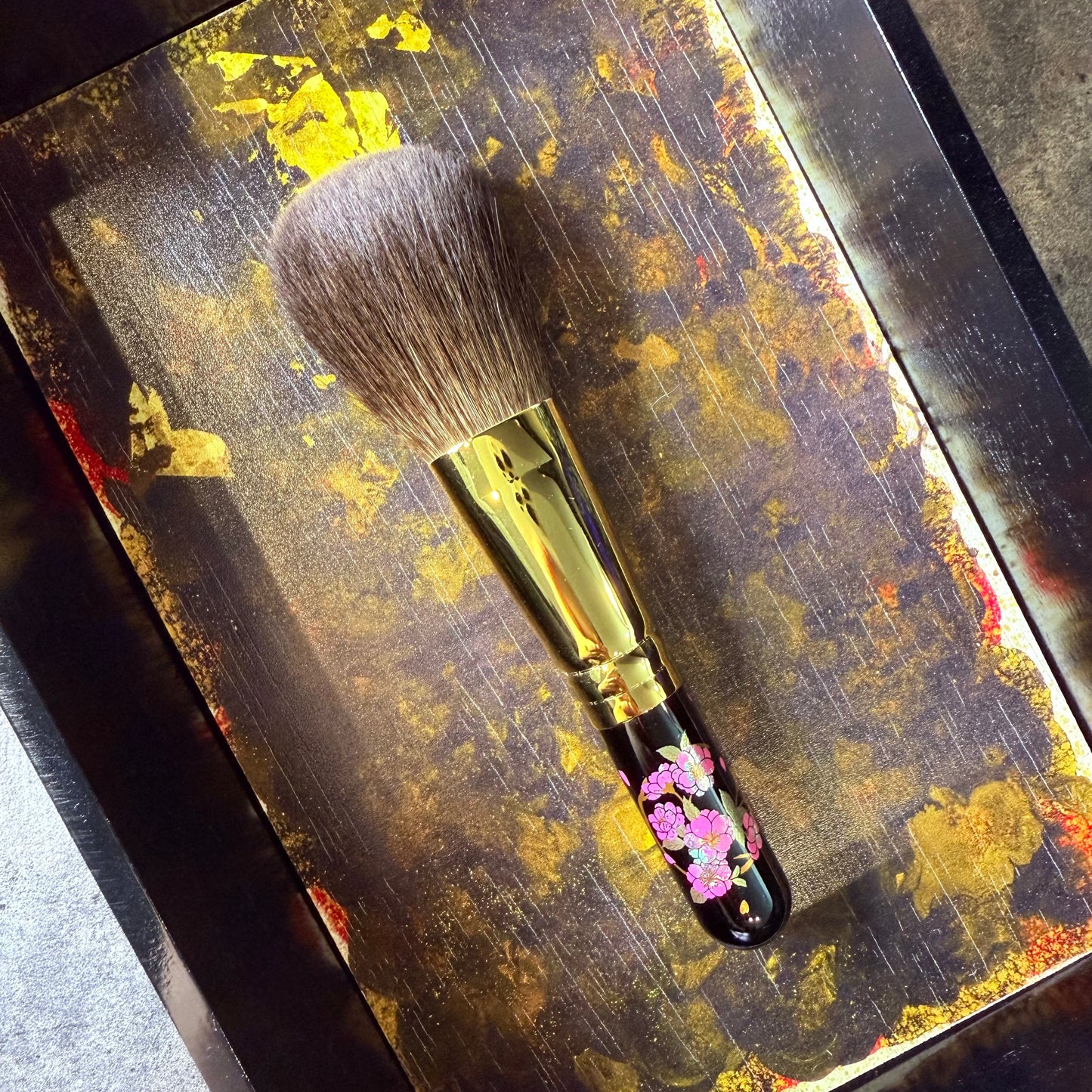 EIHODO GP-1 powder cheek brush flat round gray squirrel makie design