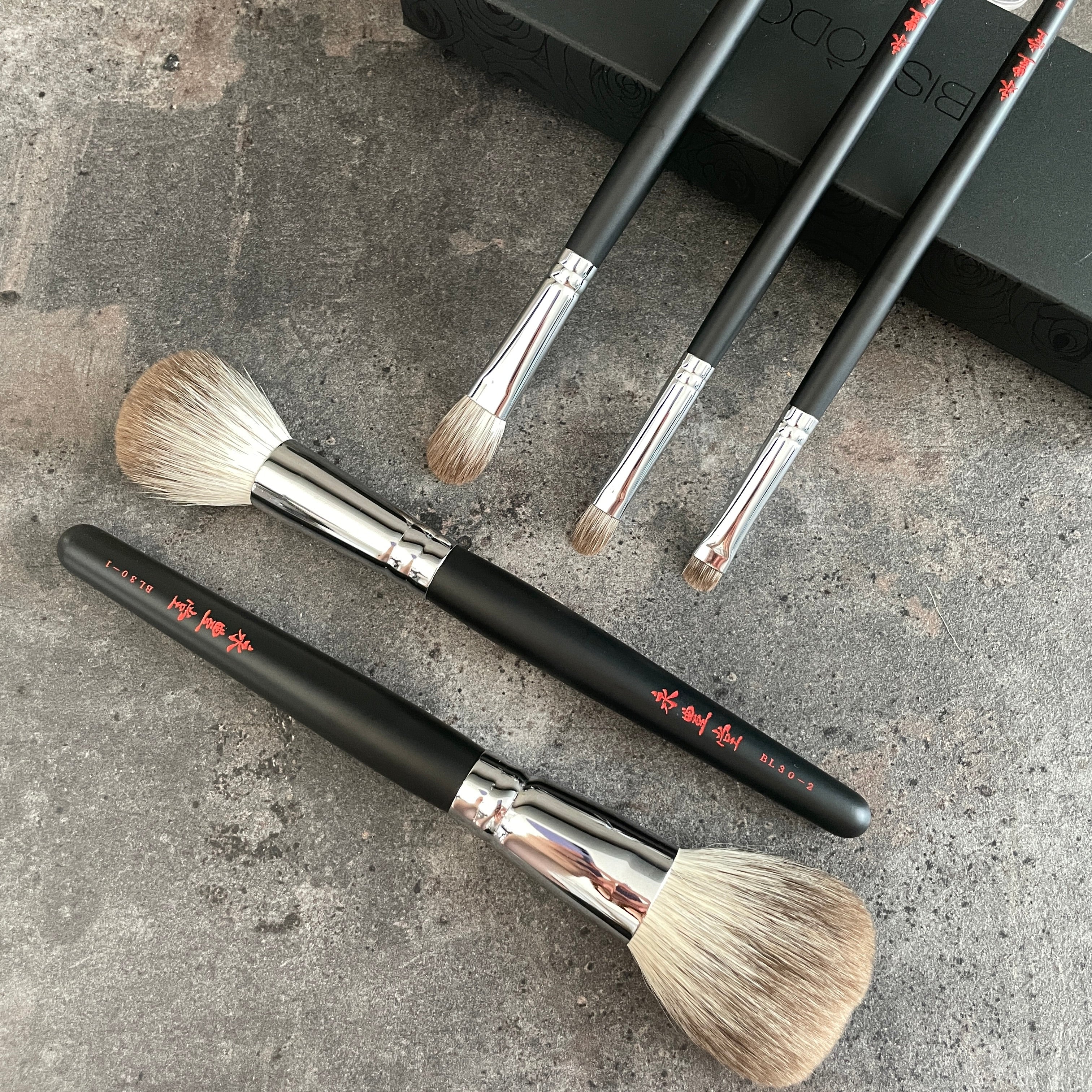 Foundation and factory powder brushes eihodo