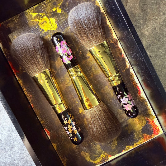 EIHODO GP-1 powder cheek brush flat round gray squirrel makie design