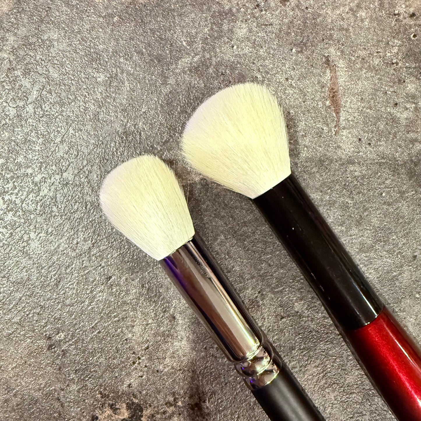 Number Eight outlet brush mini cheek brush goat