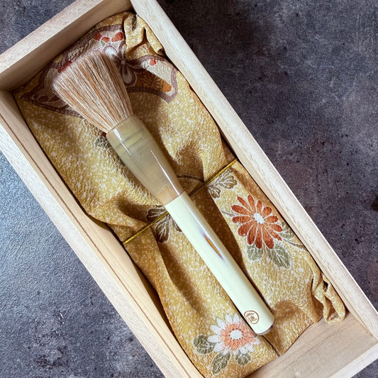 Bunshindo Artisan Handmade Awayuki Makeup Brush with Vintage Kolinsky & Vintage Saikoho Hair