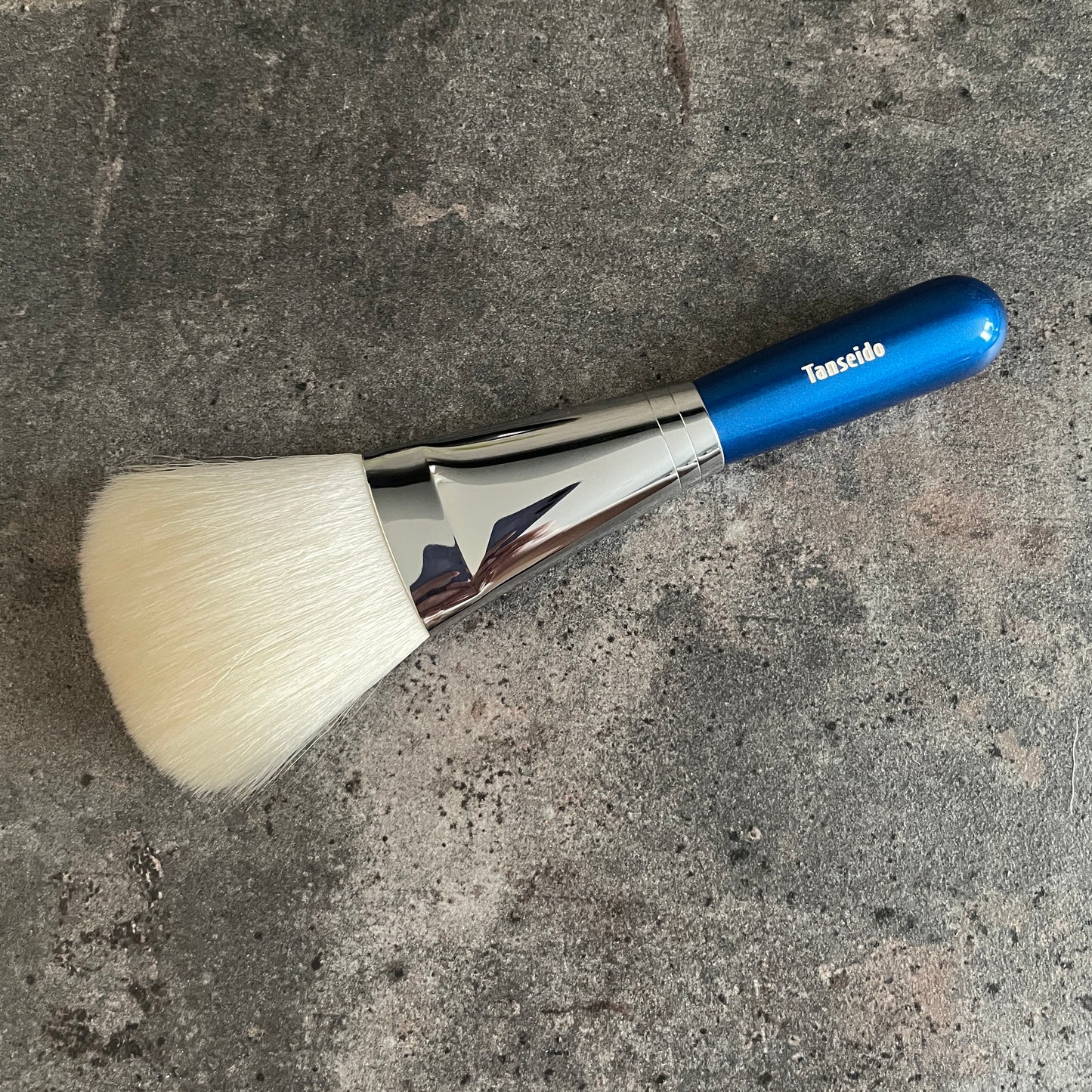 Tanseido make up brush EQ33 powder brush flat round vintage saikoho goat hair